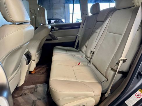Used 2017 Lexus GX 460 image 17