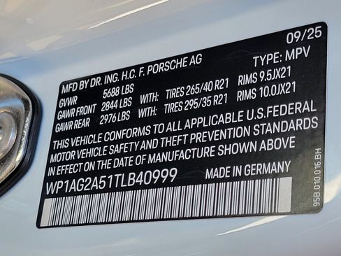 Certified 2026 Porsche Macan S AWD/4WD image 35