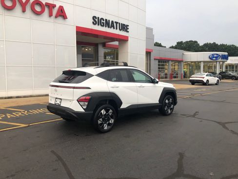 Certified 2025 Hyundai Kona SEL AWD/4WD image 2