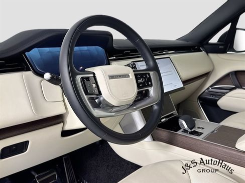 Used 2025 Land Rover Range Rover Long Wheelbase SE AWD/4WD image 9