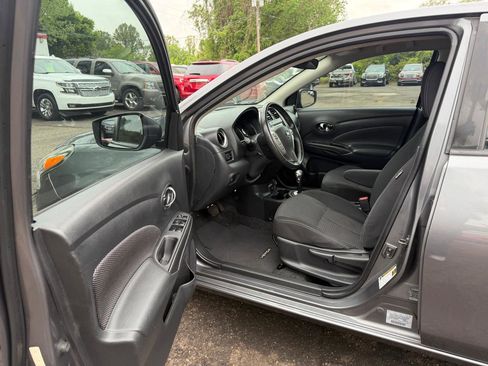 Used 2019 Nissan Versa SV w/ SV Special Edition Package FWD image 16