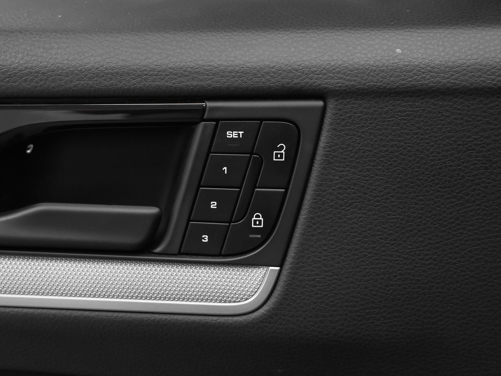 Certified 2024 Porsche Cayenne AWD/4WD image 26