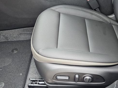 New 2026 Chevrolet Trax ACTIV w/ Sunroof Package FWD image 25