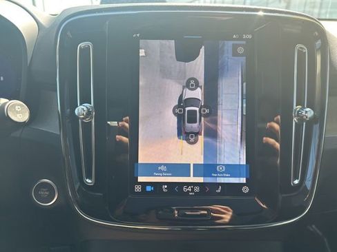 Used 2025 Volvo XC40 B5 Plus AWD/4WD image 24