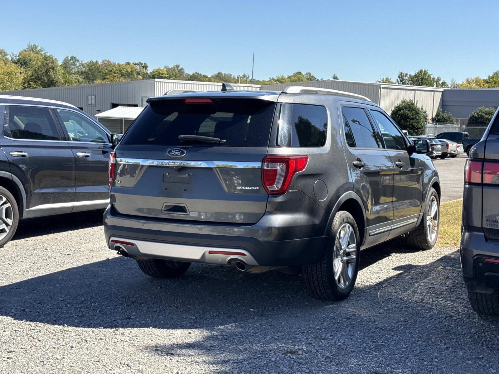 Used 2016 Ford Explorer XLT w/ Equipment Group 202A FWD image 4