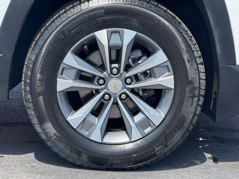 Used 2025 Chevrolet Equinox LT w/ LPO, Floor Liner Package AWD/4WD image 10