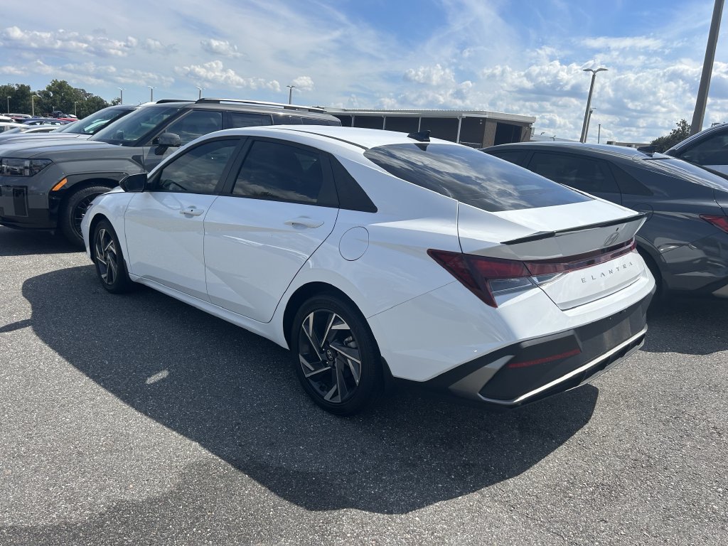Used 2025 Hyundai Elantra Sport FWD image 7