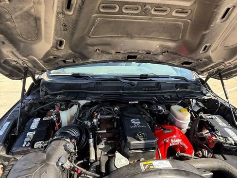 Used 2017 RAM 2500 Tradesman w/ Chrome Appearance Group image 11