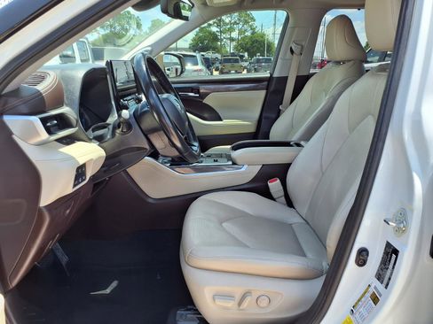 Used 2021 Toyota Highlander Limited FWD image 20