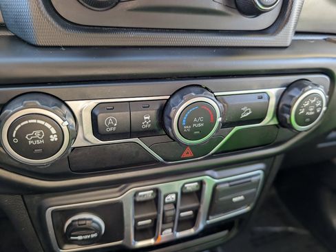 Used 2018 Jeep Wrangler Unlimited Sport S image 19