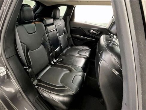 Used 2014 Jeep Cherokee Limited w/ Luxury Group AWD/4WD image 19