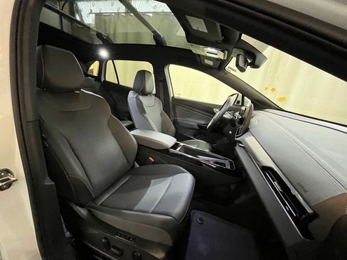 Used 2024 Volkswagen ID.4 Pro S image 12