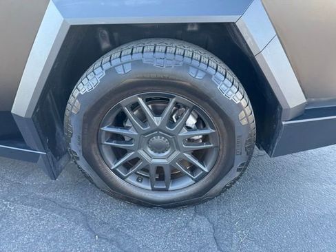 Used 2025 Tesla Cybertruck AWD Crew Cab image 6