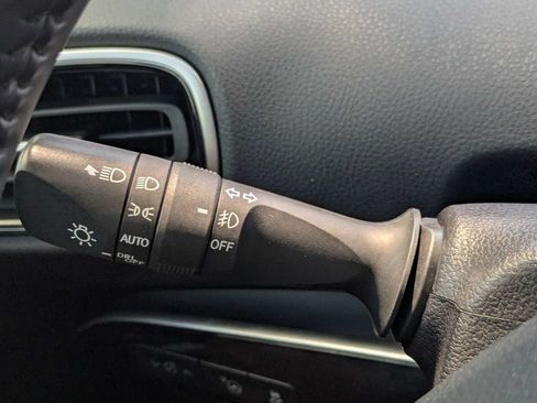 Used 2022 Toyota Prius FWD image 29