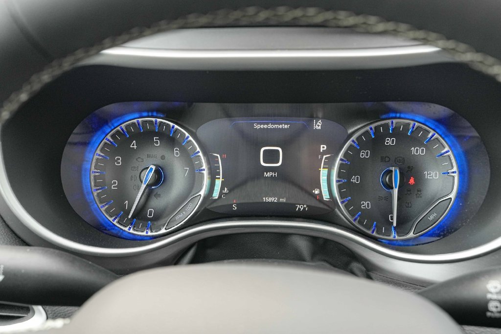 Used 2026 Chrysler Pacifica Select FWD image 36