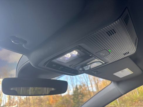 Used 2022 Volkswagen ID.4 Pro image 18