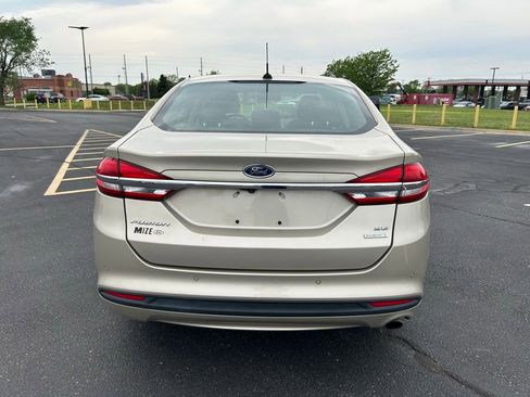 Used 2017 Ford Fusion SE w/ Fusion SE Technology Package FWD image 10