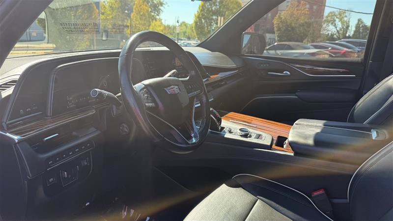 Used 2021 Cadillac Escalade Premium Luxury w/ Driver Assist Tech Package AWD/4WD image 31