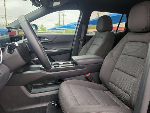 Used 2026 Chevrolet Equinox LT w/ Safety and Technology Package FWD image 12