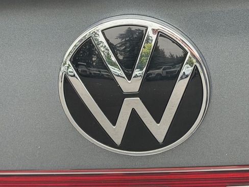 Used 2025 Volkswagen Jetta SE FWD image 34