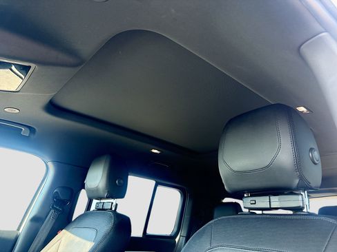 Used 2023 Land Rover Defender 130 X-Dynamic SE image 26