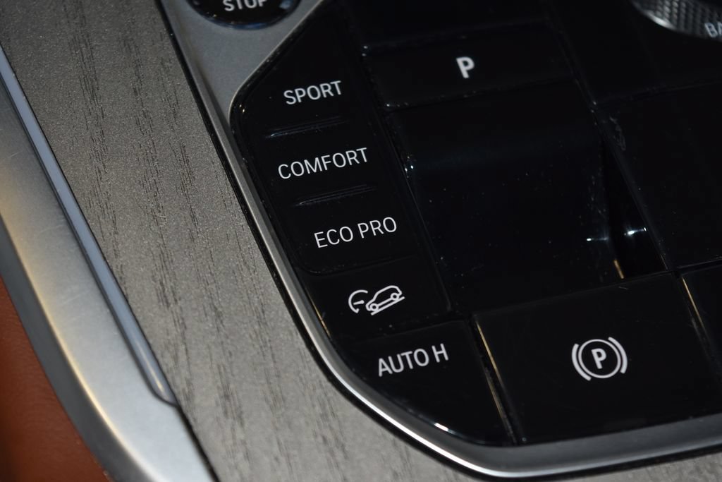 Used 2025 BMW X7 M60i AWD/4WD image 15