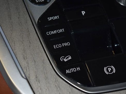 Certified 2025 BMW X7 M60i image 15