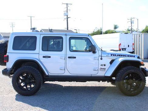 Used 2022 Jeep Wrangler Unlimited Rubicon w/ LED Lighting Group AWD/4WD image 3