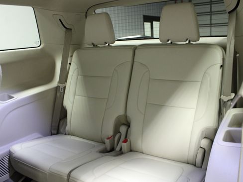 Used 2022 GMC Acadia Denali w/ Denali Technology Package image 14