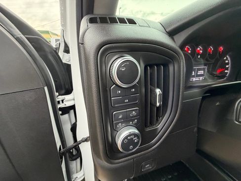 Used 2024 GMC Sierra 3500 Pro w/ Convenience Package image 9