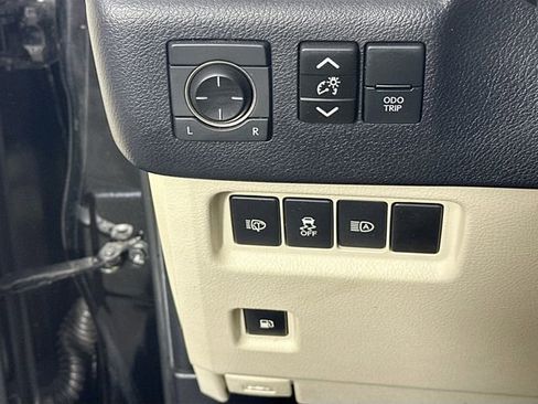 Used 2020 Lexus GX 460 Premium w/ Premium Package image 23