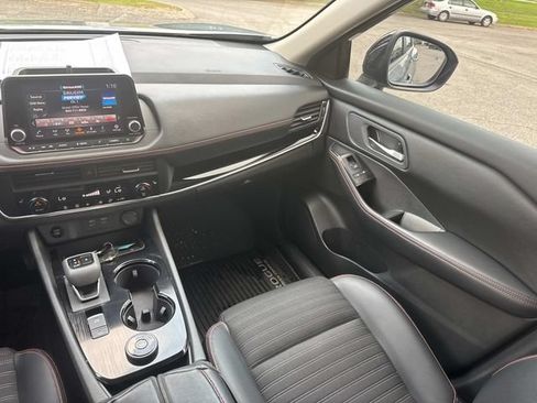 Used 2025 Nissan Rogue SV AWD/4WD image 20