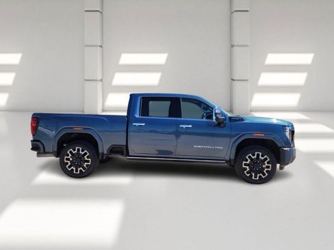 Used 2025 GMC Sierra 2500 Denali Ultimate AWD/4WD image 4