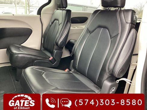 Used 2024 Chrysler Pacifica Touring-L image 15