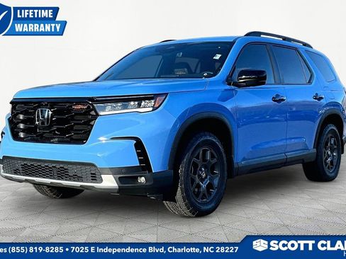 Used 2024 Honda Pilot TrailSport image 3
