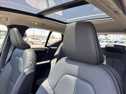 Certified 2025 Volvo XC40 B5 Core w/ Protection Package Premier AWD/4WD image 17
