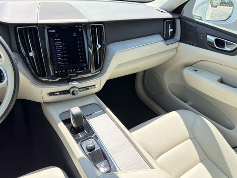 Certified 2023 Volvo XC60 B5 Plus AWD/4WD image 25