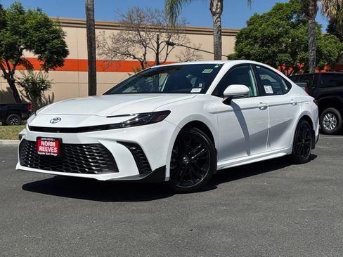 New 2026 Toyota Camry SE FWD image 2