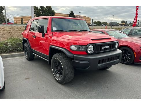 Used 2012 Toyota FJ Cruiser 4WD w/ Trail Teams Special Edition image 2