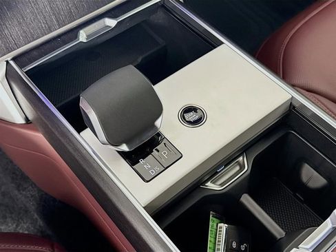 New 2026 Land Rover Range Rover SE image 19