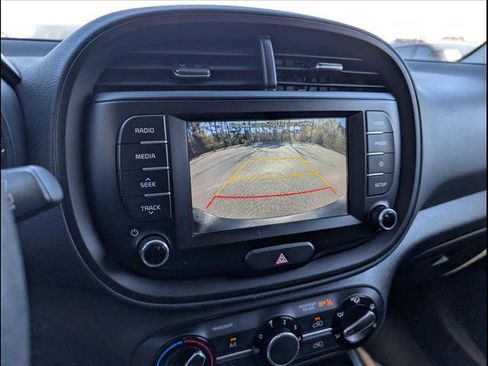 Used 2020 Kia Soul LX image 11
