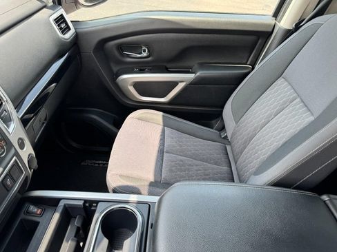 Used 2020 Nissan Titan SV w/ SV Convenience Package RWD image 13