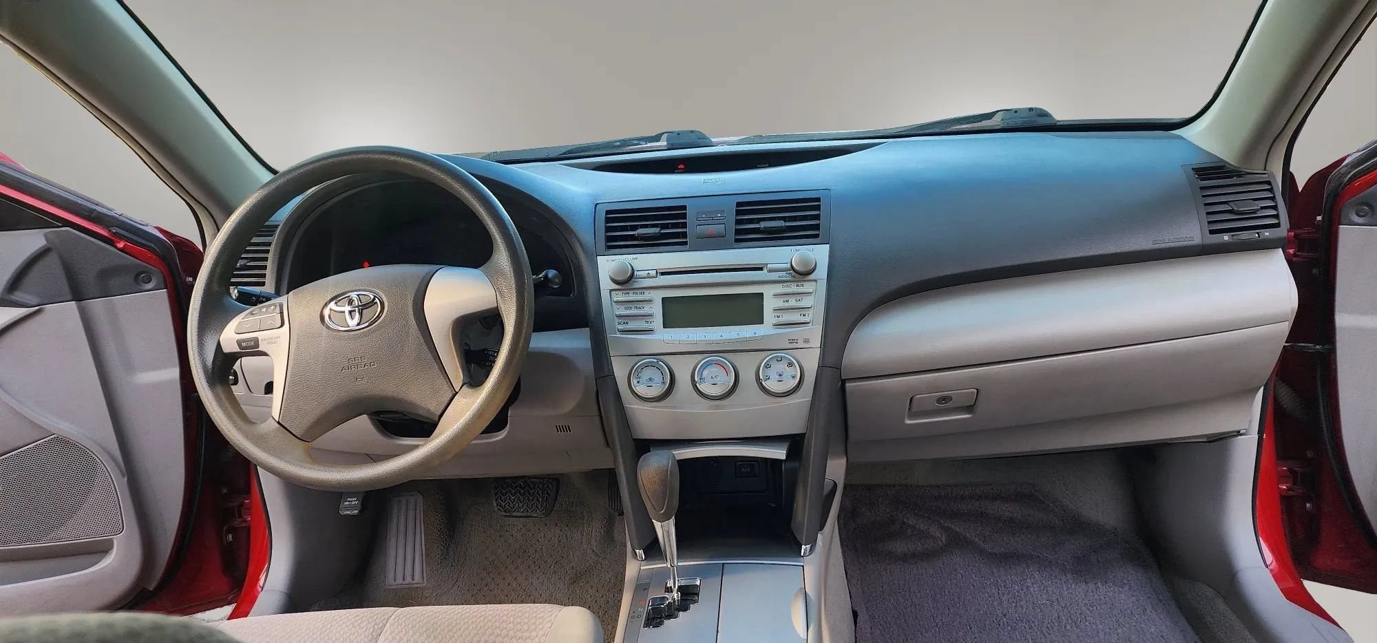 Used 2010 Toyota Camry LE FWD image 13
