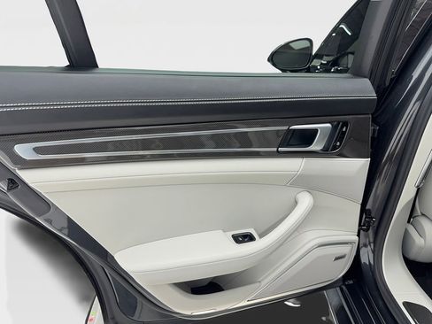 Used 2019 Porsche Panamera 4 image 40