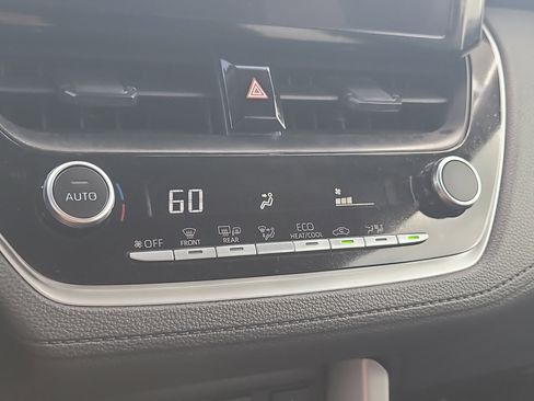 Used 2025 Toyota Corolla Cross LE image 24