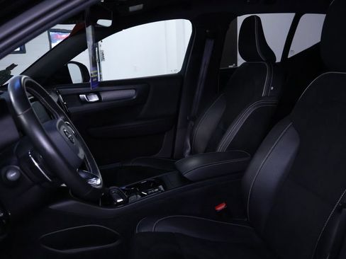 Used 2019 Volvo XC40 T5 R-Design image 14