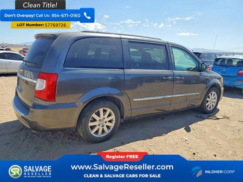 Used 2016 Chrysler Town & Country Touring FWD image 4