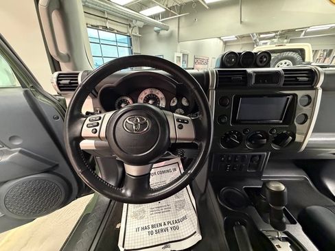 Used 2012 Toyota FJ Cruiser 4WD w/ Upgrade Pkg image 9