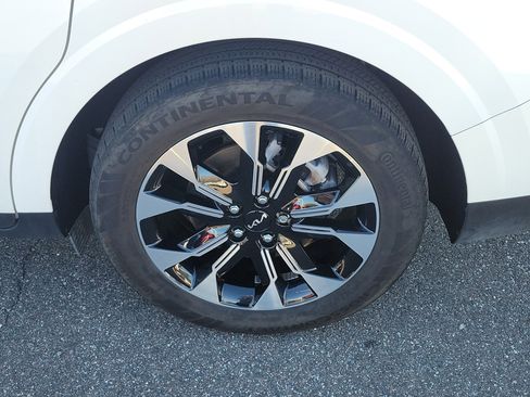 Certified 2024 Kia Carnival EX image 41