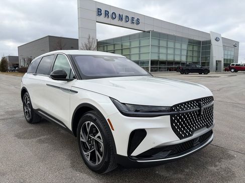 Used 2025 Lincoln Nautilus Premier image 1